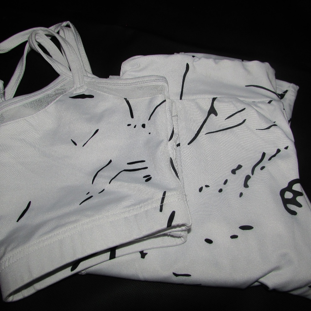 Stylish sports bra and leggings set